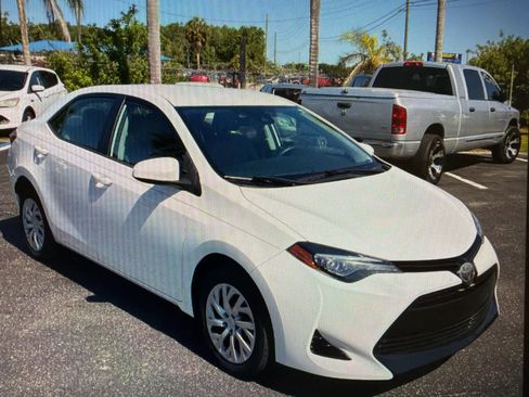 Used 2018 Toyota Corolla LE FWD image 16