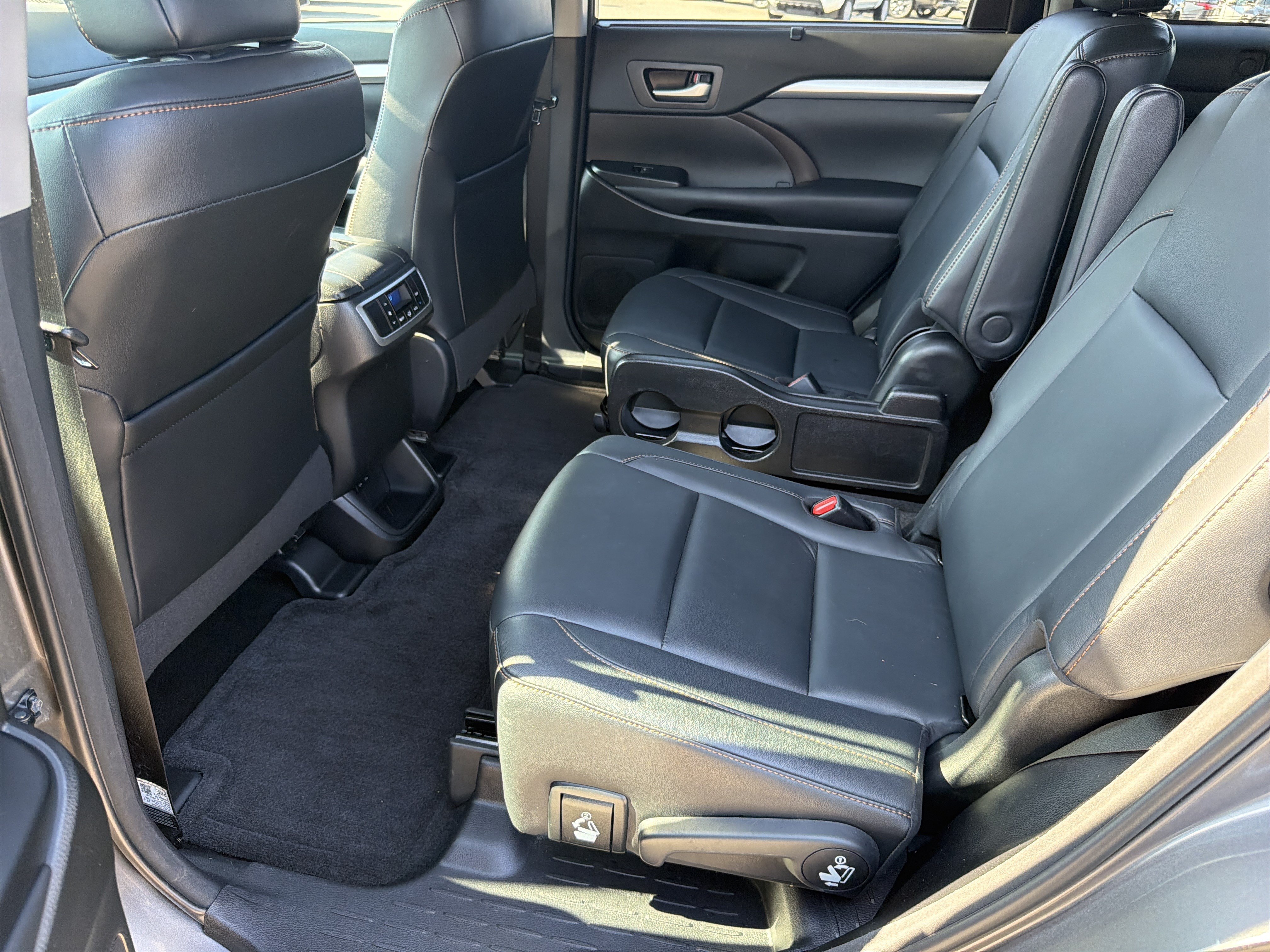 Used 2018 Toyota Highlander XLE FWD image 30