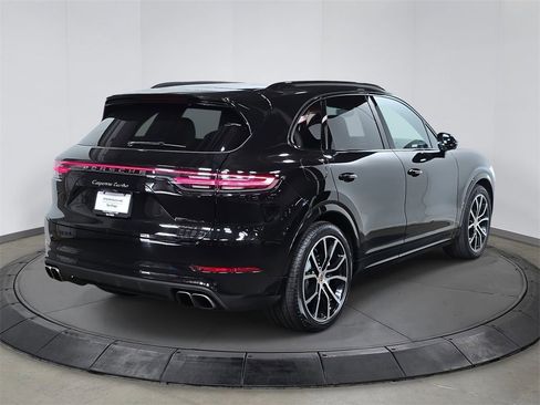 Used 2019 Porsche Cayenne Turbo image 7
