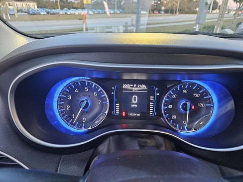 Used 2020 Chrysler Pacifica Touring w/ Tire & Wheel Group image 20