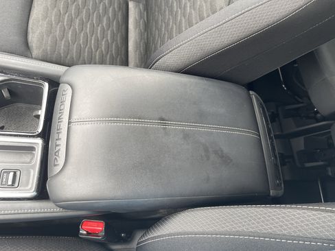 Used 2024 Nissan Pathfinder SV FWD image 30