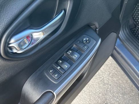 Used 2019 Jeep Cherokee Latitude Plus w/ Comfort/Convenience Group AWD/4WD image 11