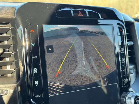 Used 2024 RAM 2500 Big Horn w/ Sport Appearance Package image 18