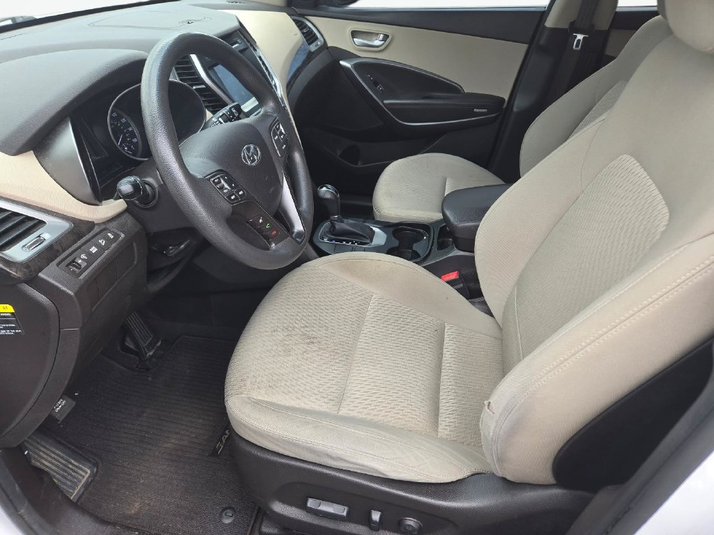 Used 2017 Hyundai Santa Fe SE FWD image 15