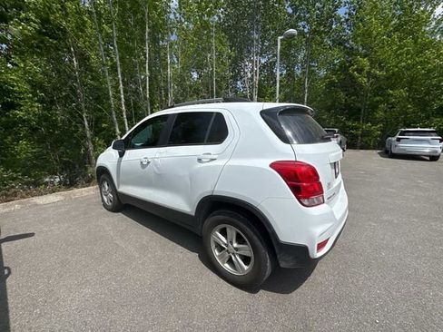 Used 2022 Chevrolet Trax LT w/ LT Convenience Package AWD/4WD image 7