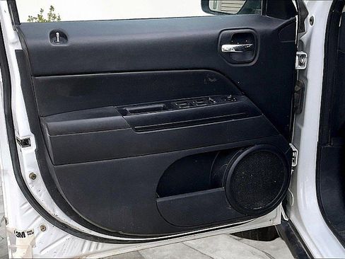Used 2016 Jeep Patriot Sport w/ Power Value Group AWD/4WD image 17