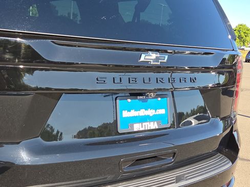 Used 2025 Chevrolet Suburban Z71 AWD/4WD image 15