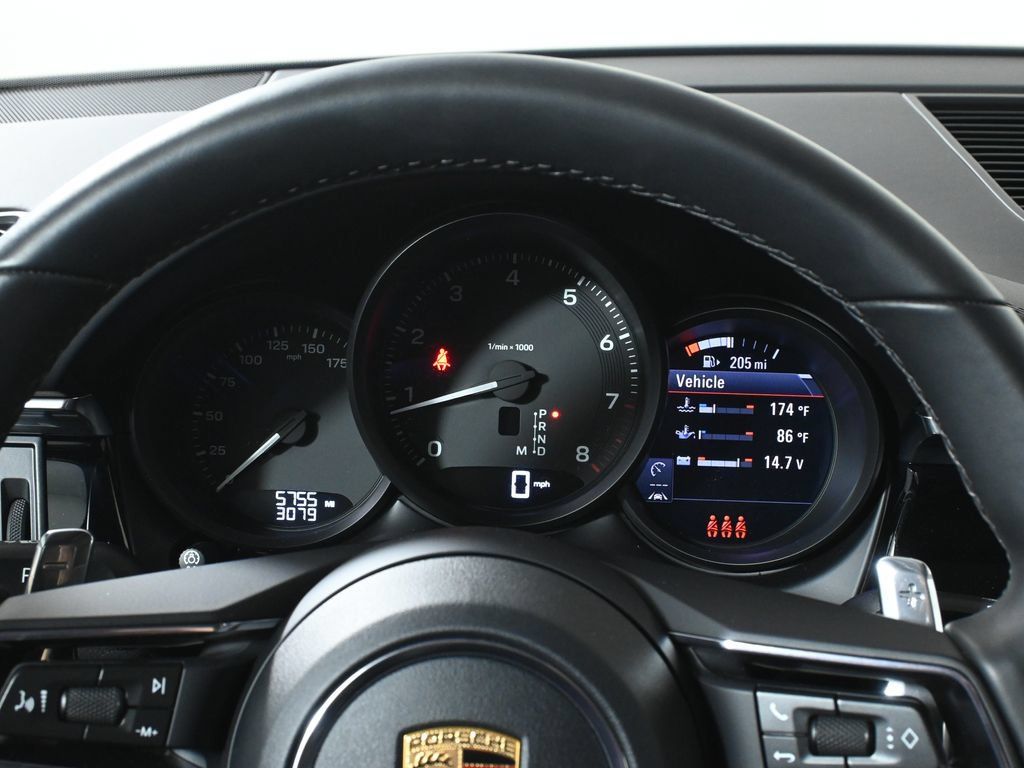 Used 2026 Porsche Macan AWD/4WD image 19