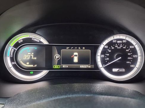 Used 2017 Kia Niro Touring image 19