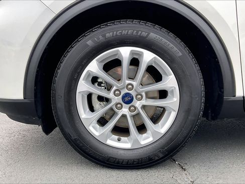 Used 2020 Ford Escape SE image 12