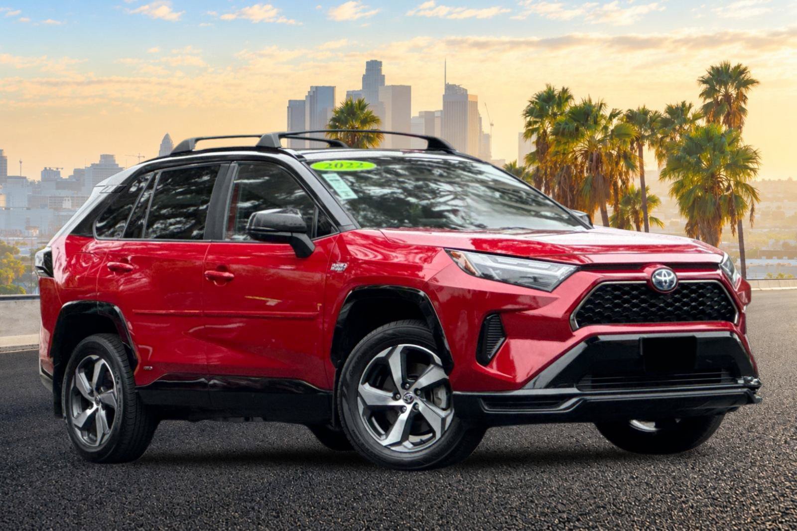 Used 2022 Toyota RAV4 SE w/ Weather & Moonroof Package AWD/4WD image 2