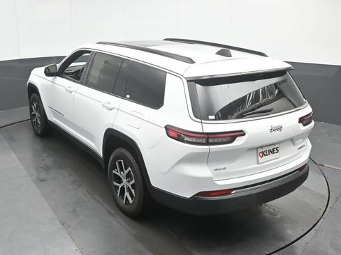 Used 2024 Jeep Grand Cherokee L Limited w/ Luxury Tech Group II AWD/4WD image 39