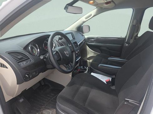 Used 2019 Dodge Grand Caravan SE FWD image 8