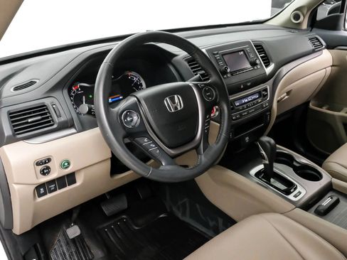 Used 2017 Honda Ridgeline RTL image 2