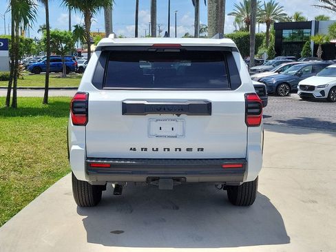Used 2025 Toyota 4Runner SR5 AWD/4WD image 5