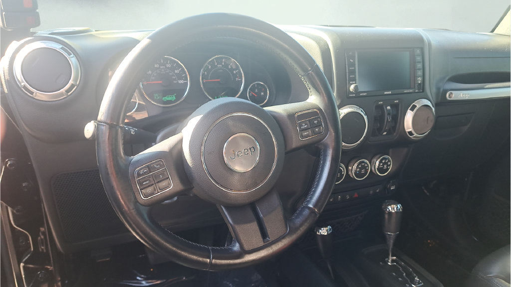 Used 2015 Jeep Wrangler Unlimited Sahara w/ Max Tow Package AWD/4WD image 17