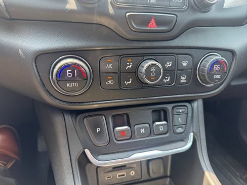 Used 2018 GMC Terrain SLT w/ Preferred Package AWD/4WD image 22