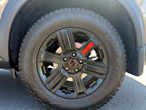 Used 2025 Nissan Rogue SV AWD/4WD image 10