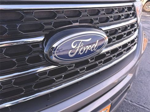 Used 2021 Ford Explorer XLT image 30