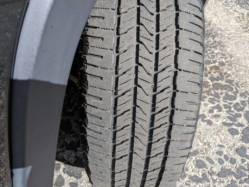 Used 2016 Jeep Cherokee Latitude w/ Cold Weather Group AWD/4WD image 22