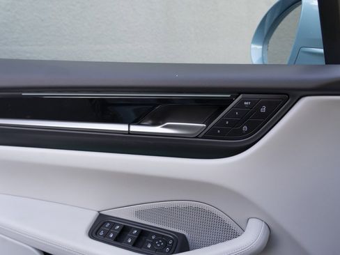 Used 2025 Porsche Macan 4S Electric image 13