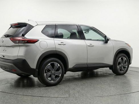 Used 2025 Nissan Rogue SV image 9