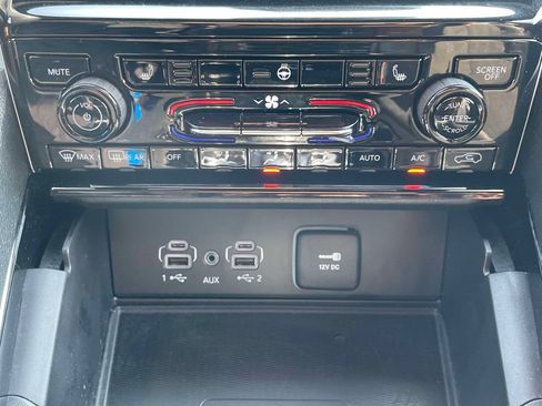 Used 2023 Jeep Grand Cherokee Altitude AWD/4WD image 30