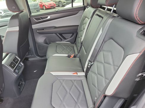 New 2026 Volkswagen Atlas Peak Edition image 15