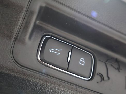 Used 2022 Ford Explorer XLT image 23