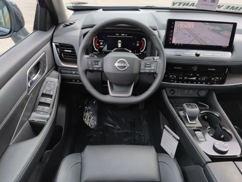 New 2026 Nissan Rogue Platinum image 18