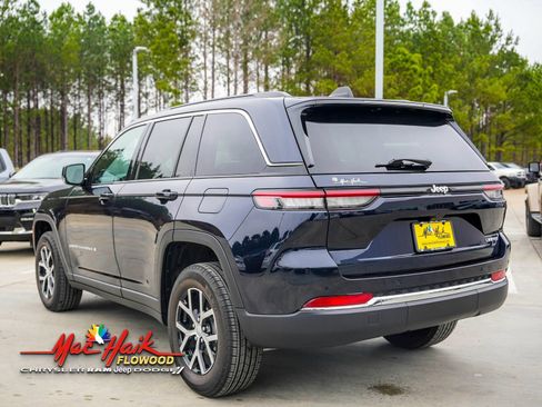 Used 2024 Jeep Grand Cherokee Limited image 5