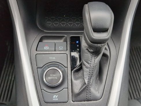 Used 2024 Toyota RAV4 LE image 18