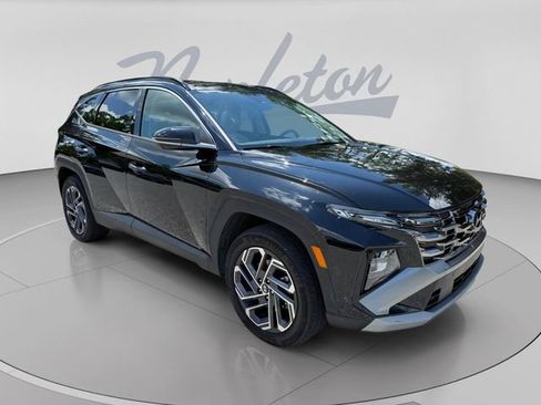 Used 2025 Hyundai Tucson Limited AWD/4WD image 3