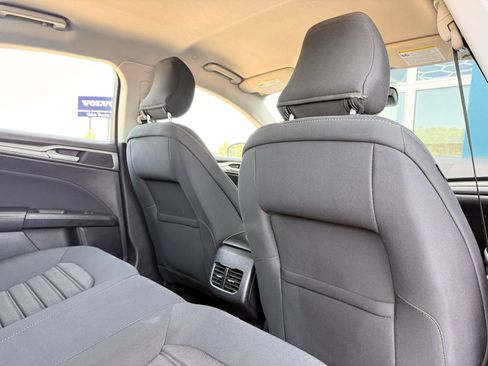 Used 2019 Ford Fusion SE FWD image 17