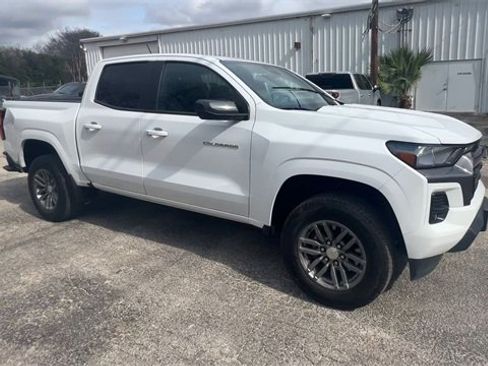 Used 2024 Chevrolet Colorado LT w/ LT Convenience Package image 2