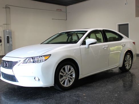 Used 2013 Lexus ES 350 w/ Premium Pkg FWD image 6
