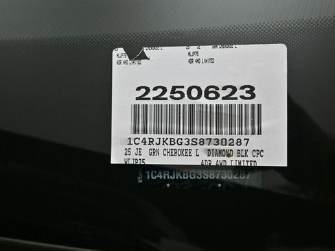 New 2025 Jeep Grand Cherokee L Limited w/ Black Appearance Package image 11