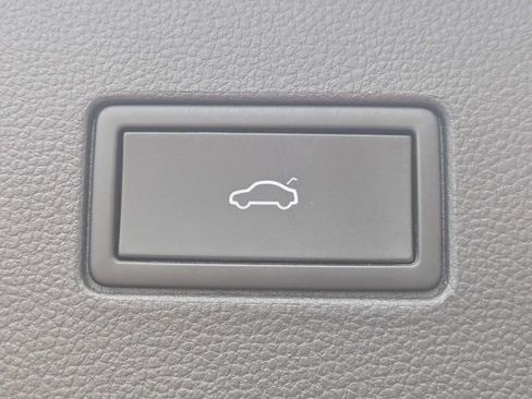 Used 2024 Volkswagen Atlas SEL AWD/4WD image 15