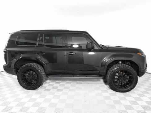 Used 2024 Lexus GX 550 w/ Accessory Package (2T) image 5