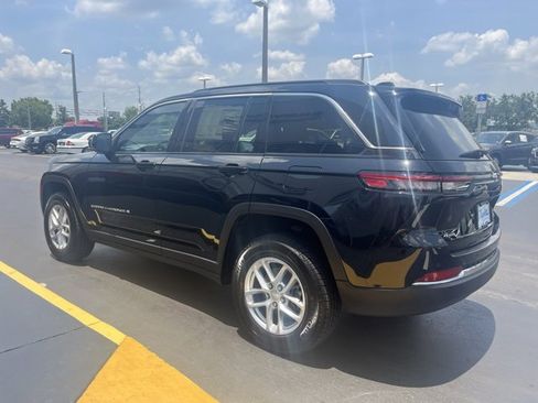 New 2025 Jeep Grand Cherokee Laredo X w/ Luxury Tech Group I image 5
