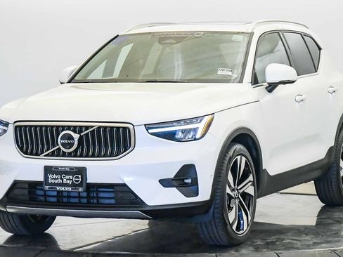 Certified 2023 Volvo XC40 B5 Plus w/ Driver Assist Package AWD/4WD image 1