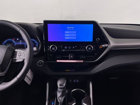 New 2026 Toyota Highlander Platinum AWD/4WD image 15