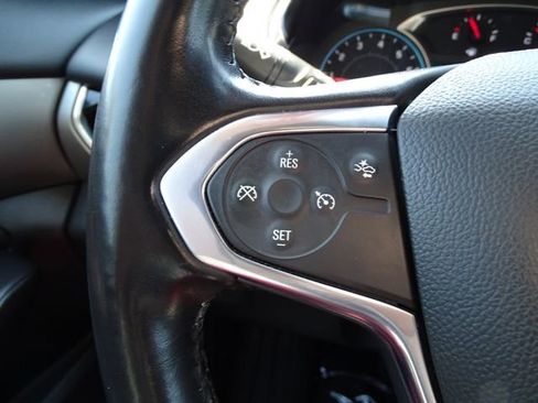 Used 2022 Chevrolet Traverse LT FWD image 21
