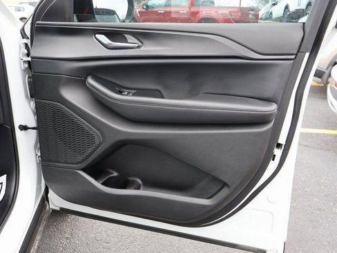 Used 2023 Jeep Grand Cherokee Altitude image 8