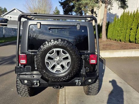 Used 2014 Jeep Wrangler Unlimited Rubicon w/ Connectivity Group AWD/4WD image 6