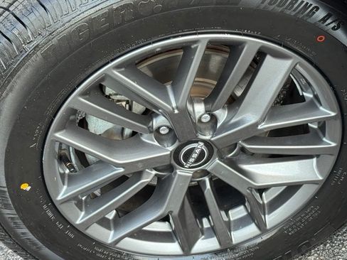Used 2023 Nissan Rogue S FWD image 11