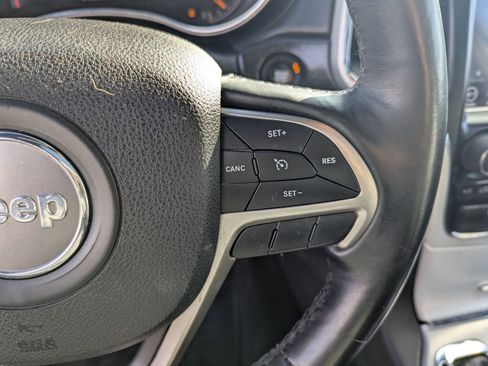 Used 2018 Jeep Grand Cherokee Limited image 14