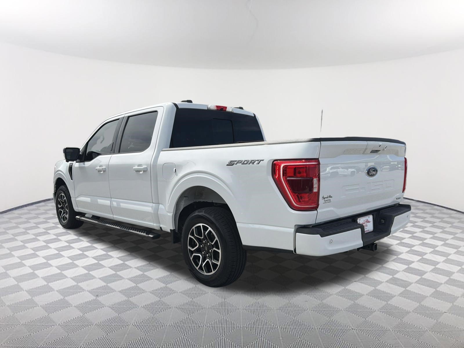 Used 2021 Ford F150 XLT w/ Equipment Group 302A High RWD image 14