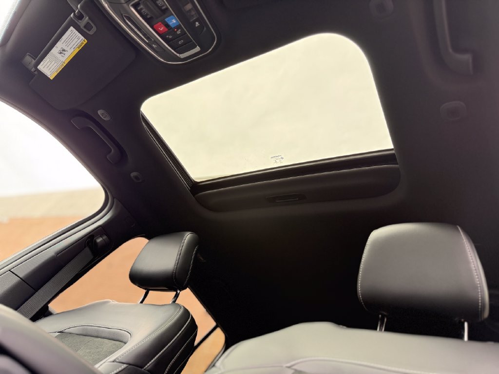 New 2026 Jeep Grand Cherokee Altitude AWD/4WD image 17