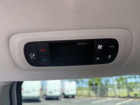Used 2024 Chrysler Pacifica Touring-L FWD image 21